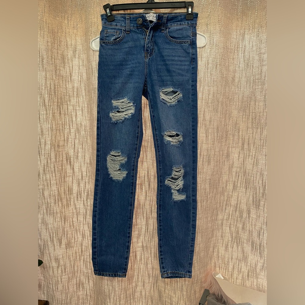 GOGO Distressed Dark Blue Skinny size 0/24 Jeans
